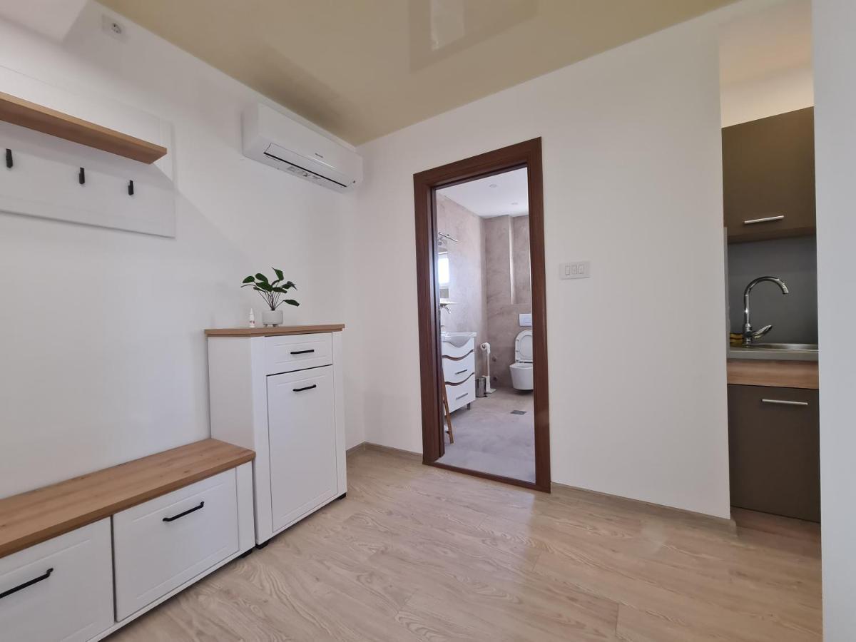 Airport Molko Apartments Surčin エクステリア 写真